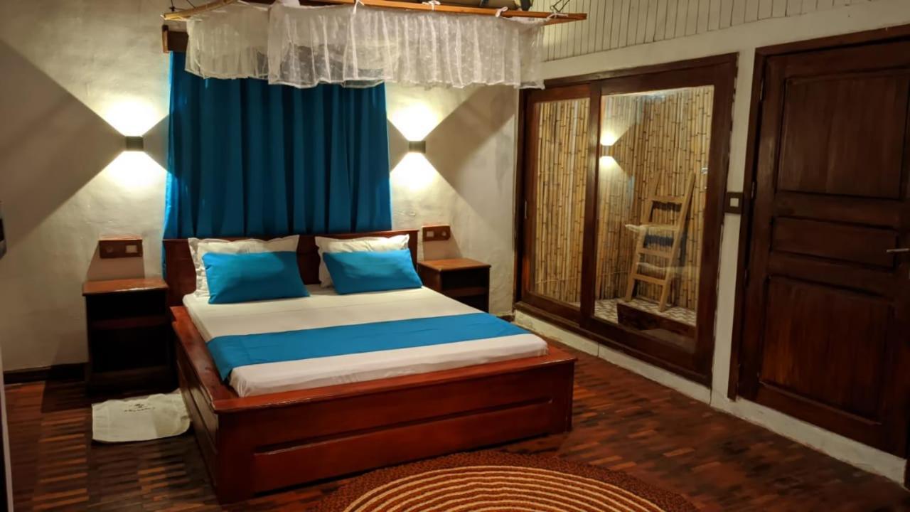 Ampazony Oasis Lodge Mahajanga Exterior photo